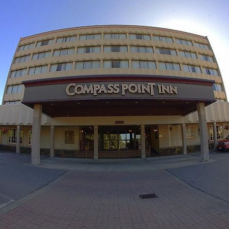 Compass Point Inn - Surrey Exteriör bild